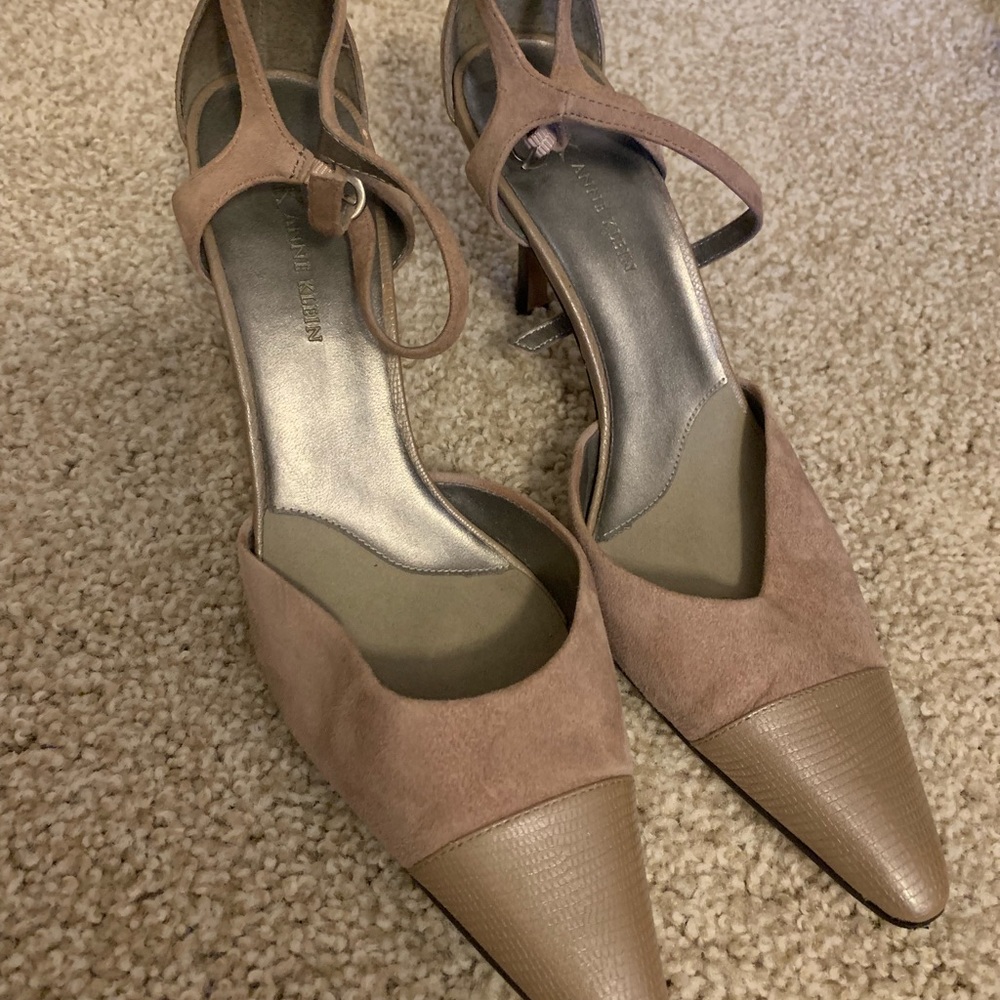 Anne Klein tan heel size 9